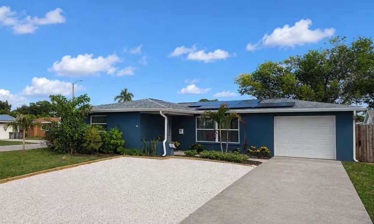 Beacon Square House | Gulf Adventure Retreat, accommodating up to 12 guests in New Port Richey!