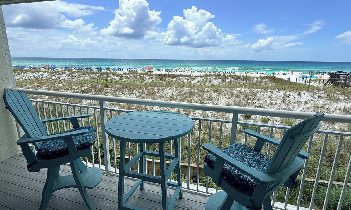 Fort Walton Beach Condo | GULF FRONT CONDO WITH BEACH SERVICE AND GORGEOUS VIEW OPENINGS AUGUST - OCTOBER