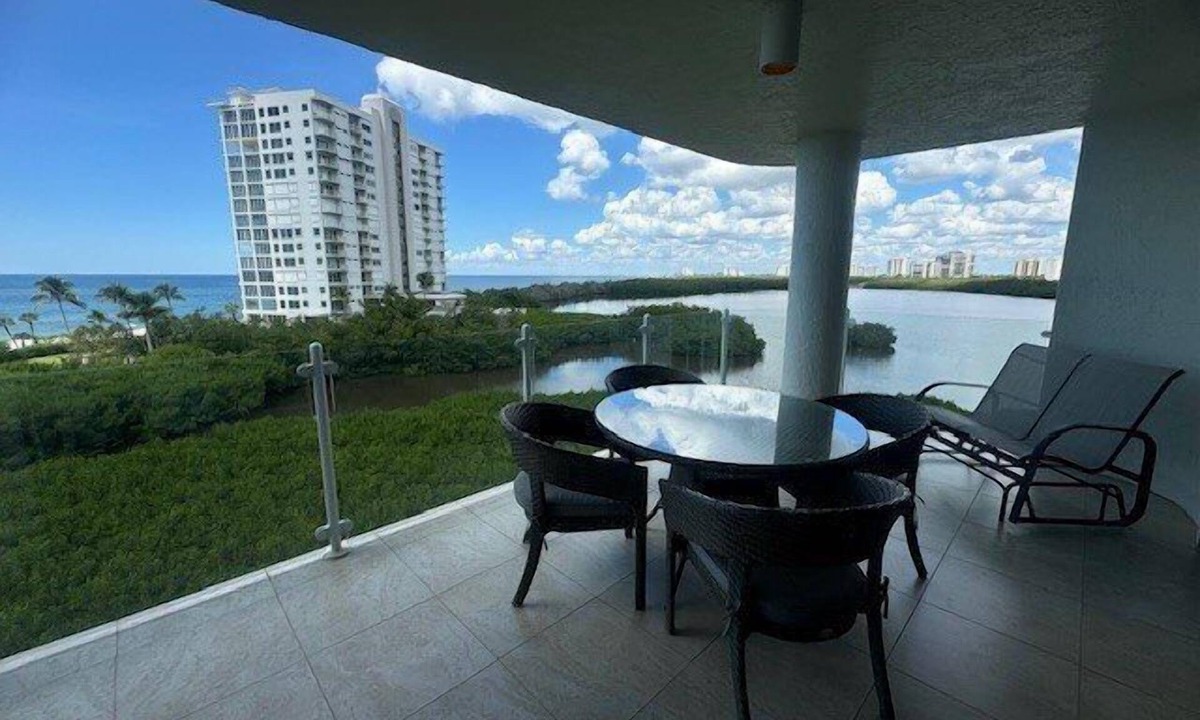 Park Shore Condo | Gulf of Mexico view from your living room-WS0503