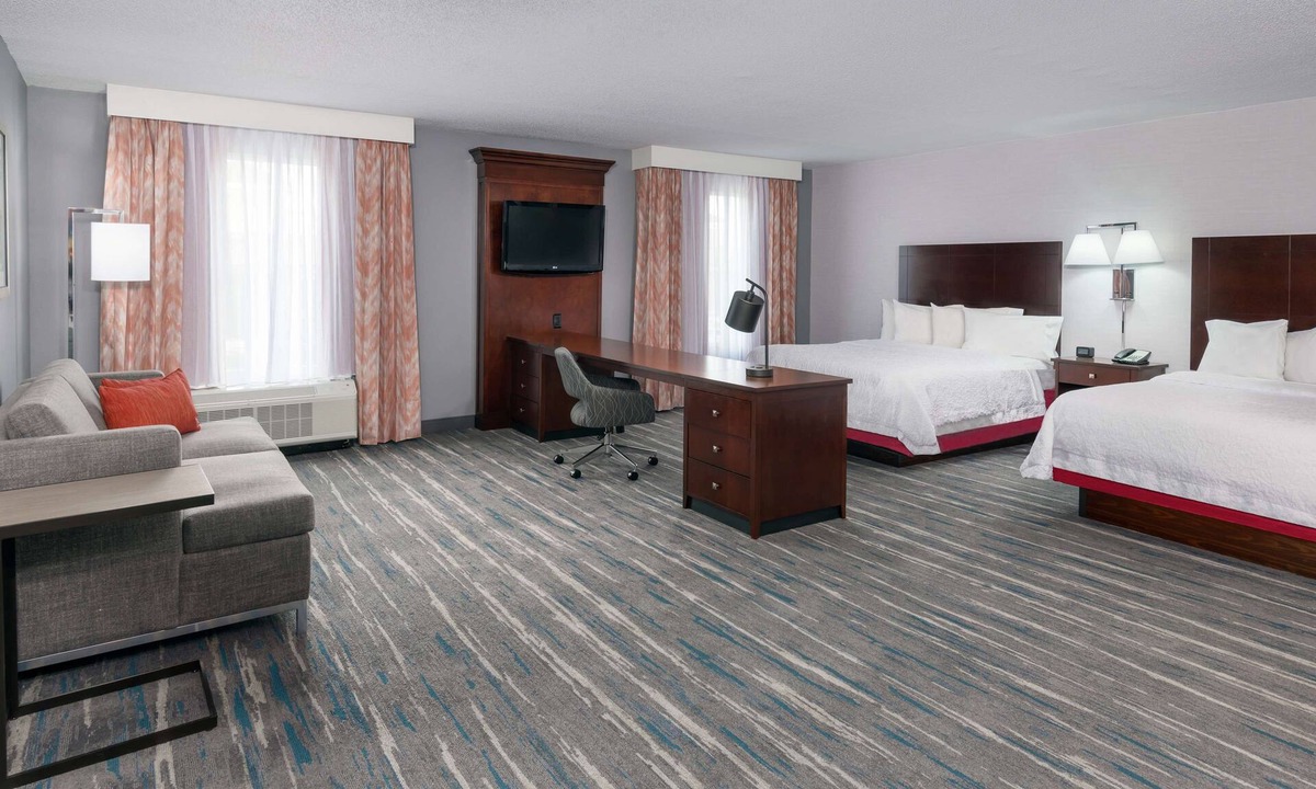 Airport North Hotel | Hampton Inn & Suites Orlando Airport @ Gateway Village