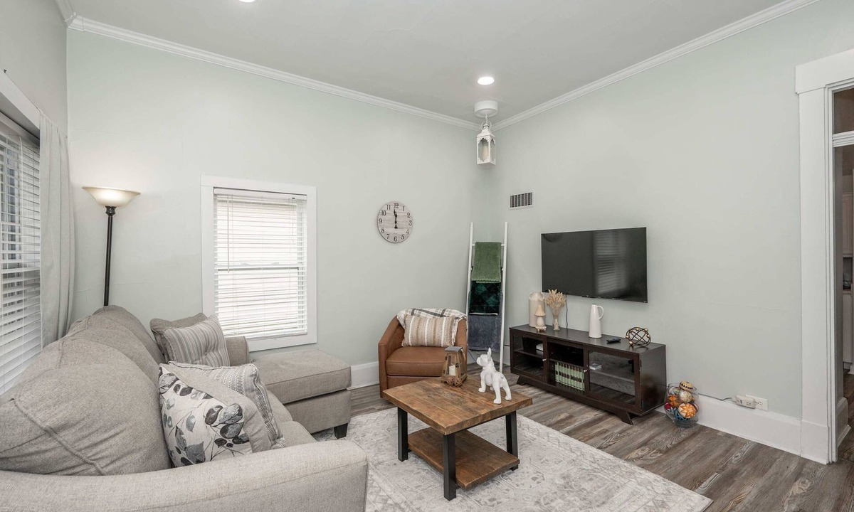Harrison House | Harrison 3BR | Walk Downtown | Sleeps 6