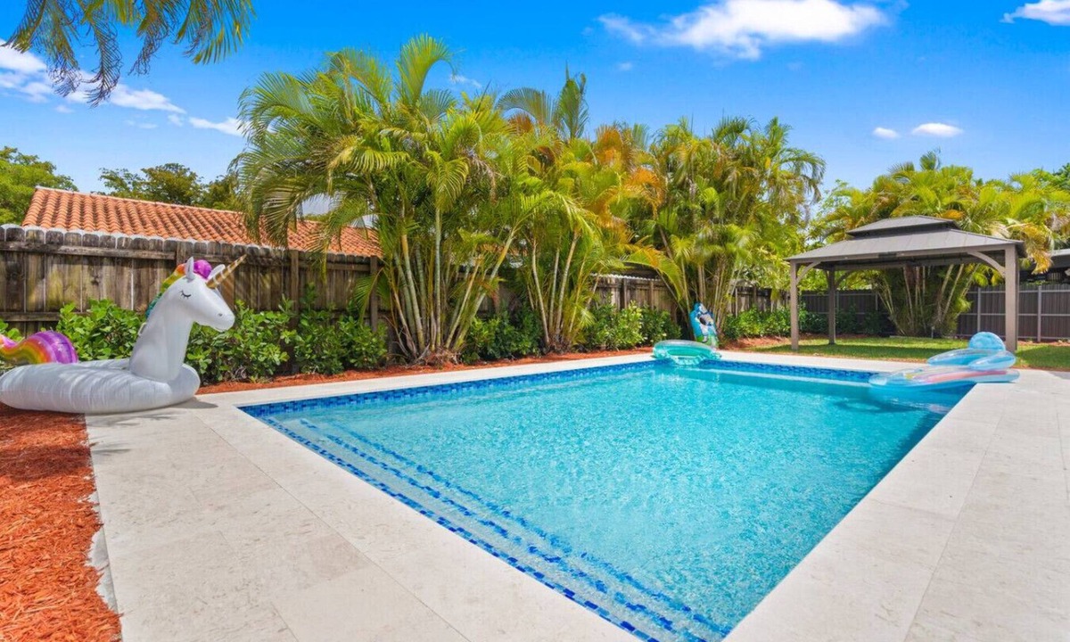 University Park House | Heated pool 5BR/2.5BT-BBQ-Fit 14