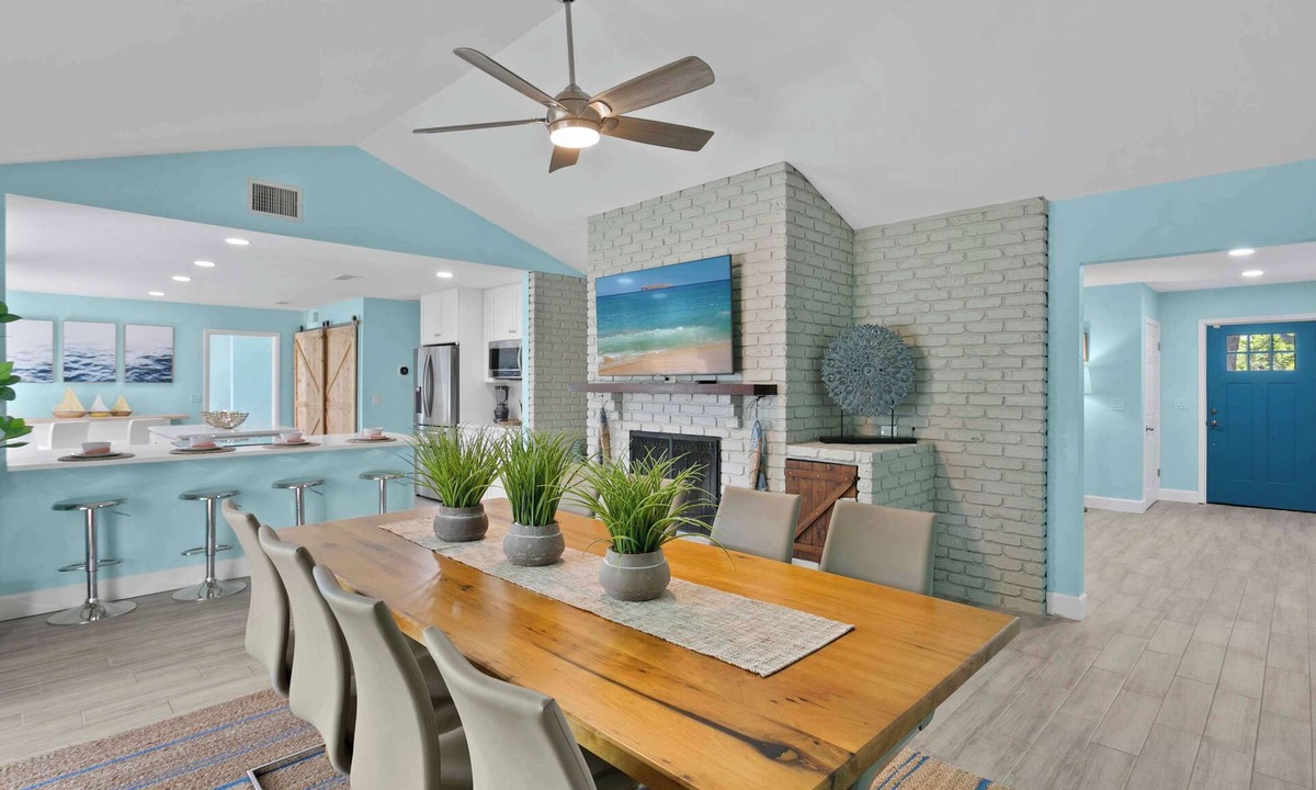Palma Sola House | Heated Pool, Air Hockey & 5BR — 12 Min to AMI