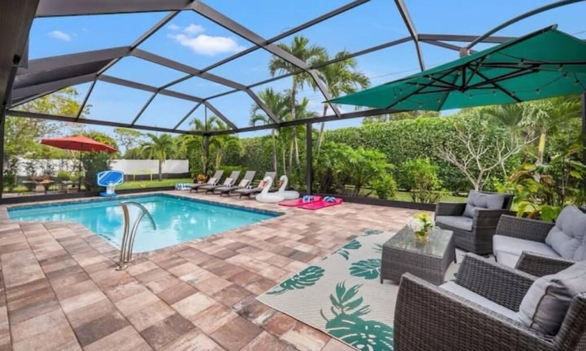 Palm River Estates House | Heated Pool, Arcade, <10 min Beach ~ 25 min to RSW