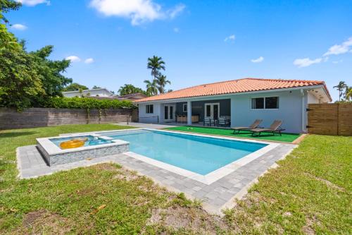 Ludlam House | Heated Pool Games Family Haven Near FIU