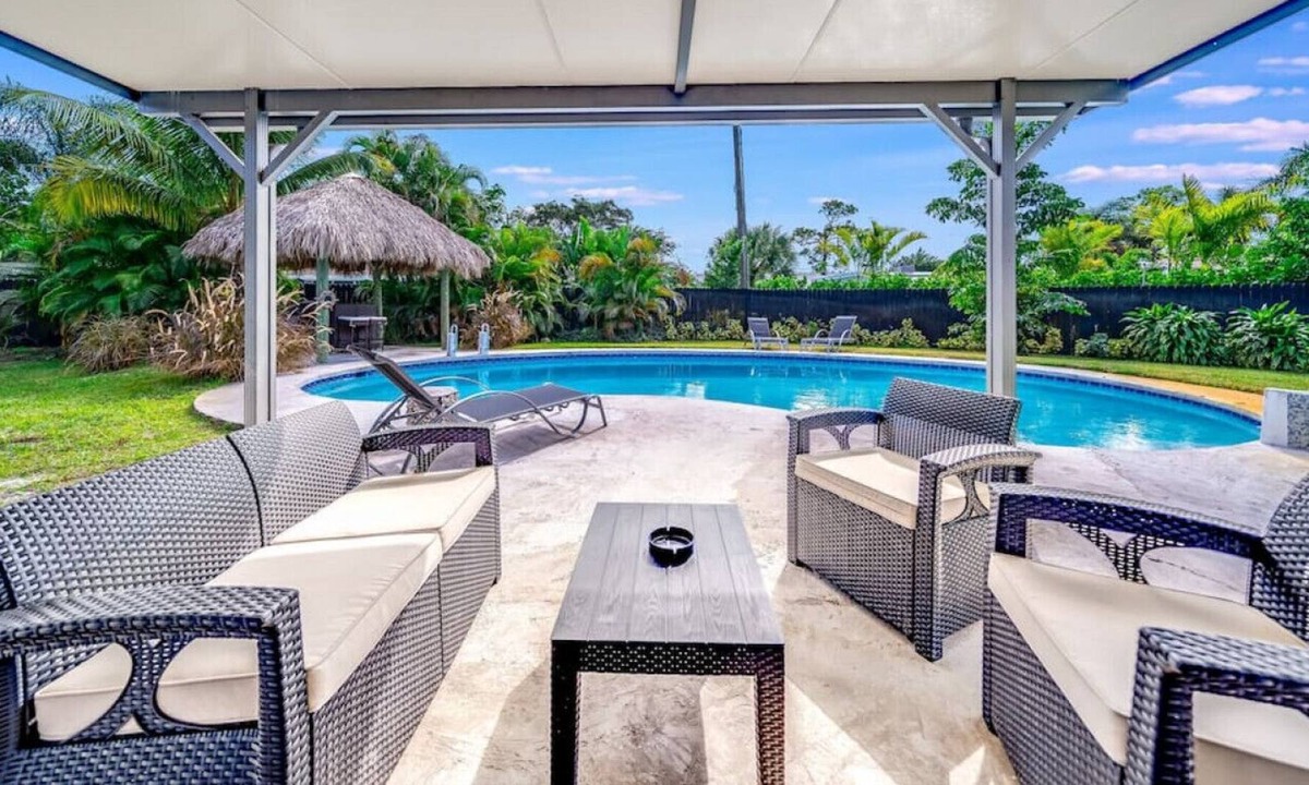 Wilton Manors House | Heated Pool+Golf Cart+Tiki Hut+Close 2 Beach!
