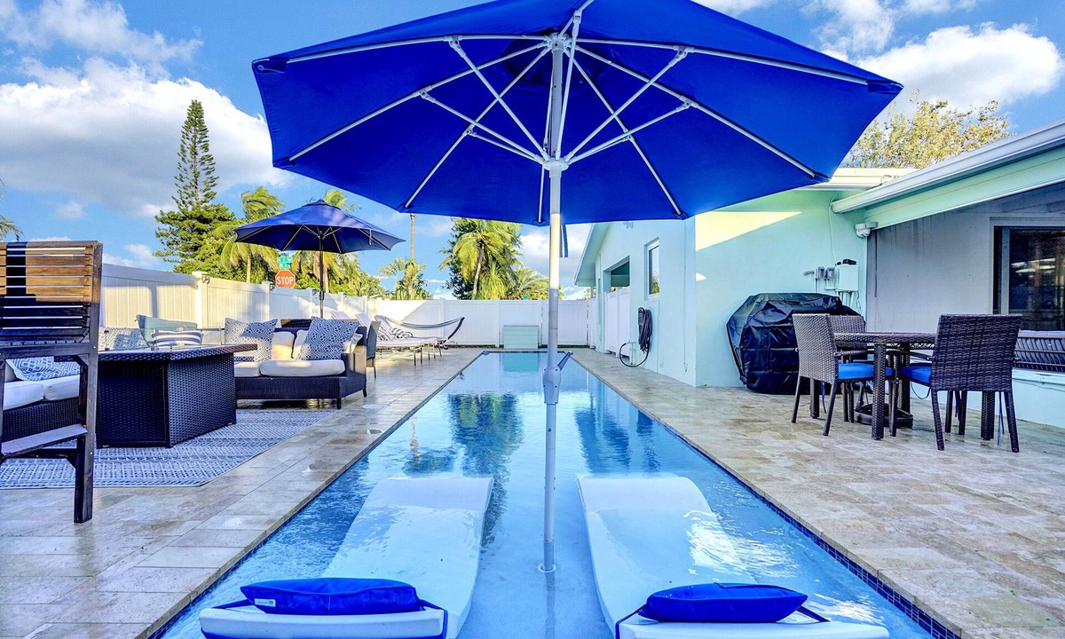 Garden Isles House | HeatedPool Hottub FreeParking PetFriendly 2.5miles Beach!