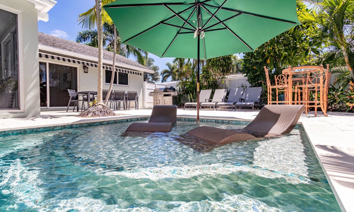 Deerfield Beach House | HGTV Design Star - Beach entry, Pool- Spa Heaven