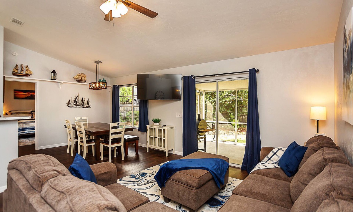 Gainesville House | Hidden Retreat with Yard, Patio, and BBQ Close to UF or Downtown Gainesville