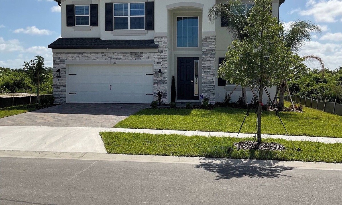 Zephyrhills House | High-End Big, Bold & Beautiful.