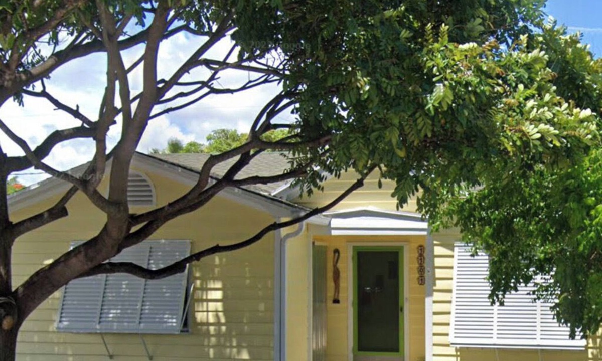 Mango Groves House | Historic, Lake Worth Beach 3-BR house + bonus private den! Huge fenced-backyard