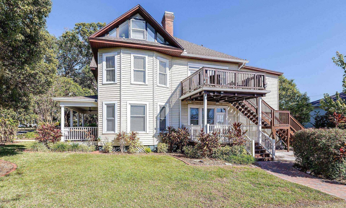Lakeland House | Historic Lakeland Retreat | 4 King Beds & Private Deck | Walk to Florida Southern