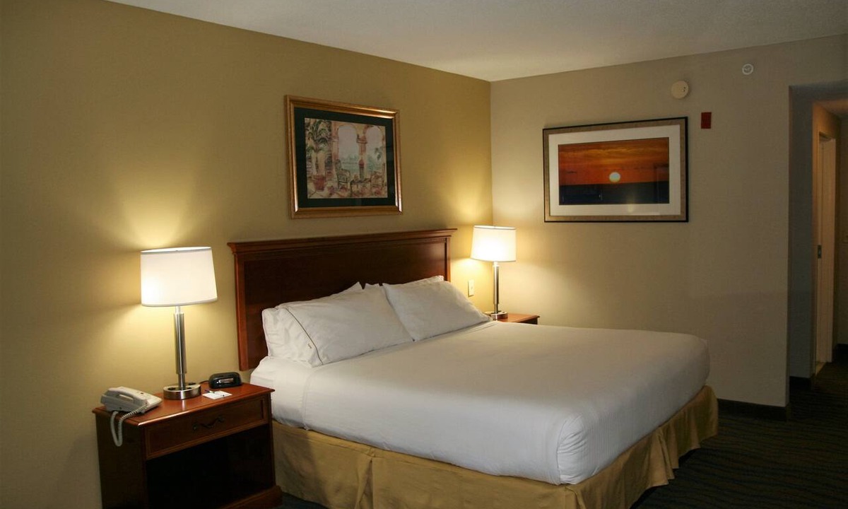 Spring Hill Hotel | Holiday Inn Express Hotel & Suites Brooksville West by IHG