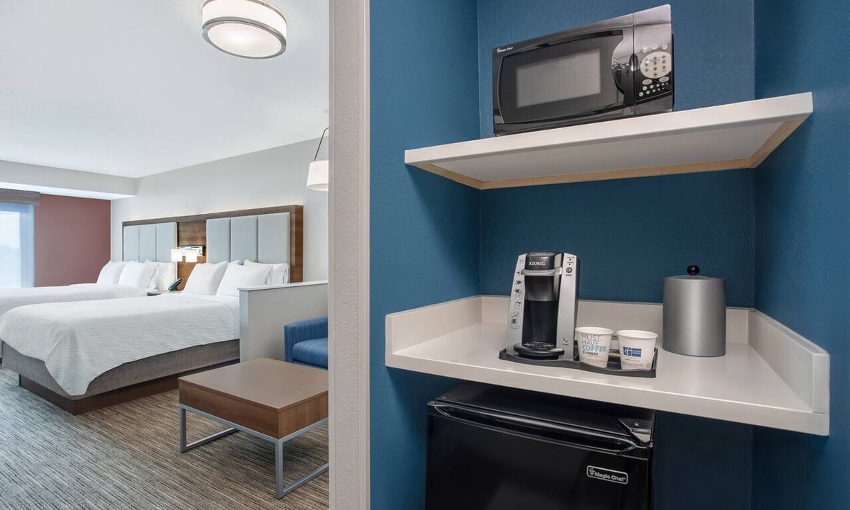 Clinton Hotel | Holiday Inn Express Hotel & Suites Clinton by IHG