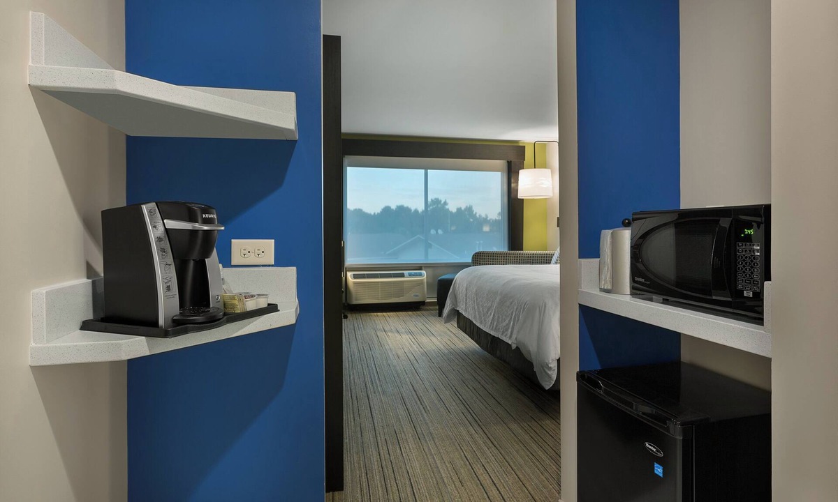 Lake Park Hotel | Holiday Inn Express Lake Park by IHG