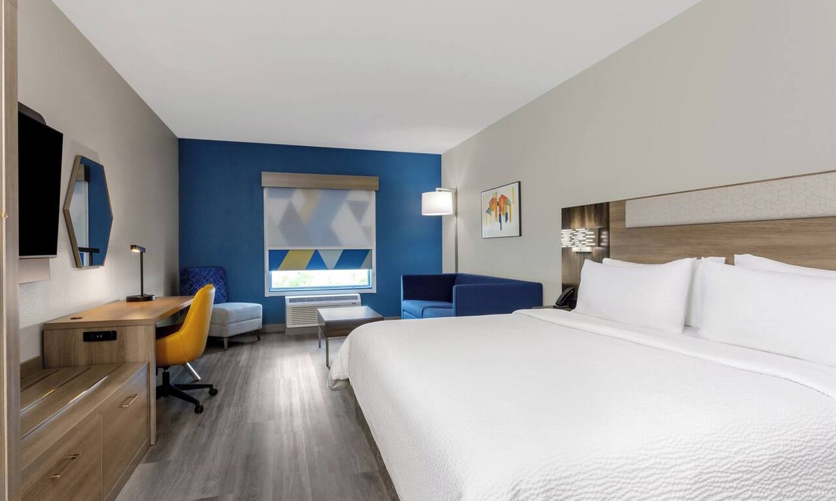 MacClenny Hotel | Holiday Inn Express & Suites Macclenny by IHG