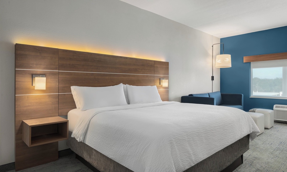 Melbourne Hotel | Holiday Inn Express & Suites West Melbourne by IHG