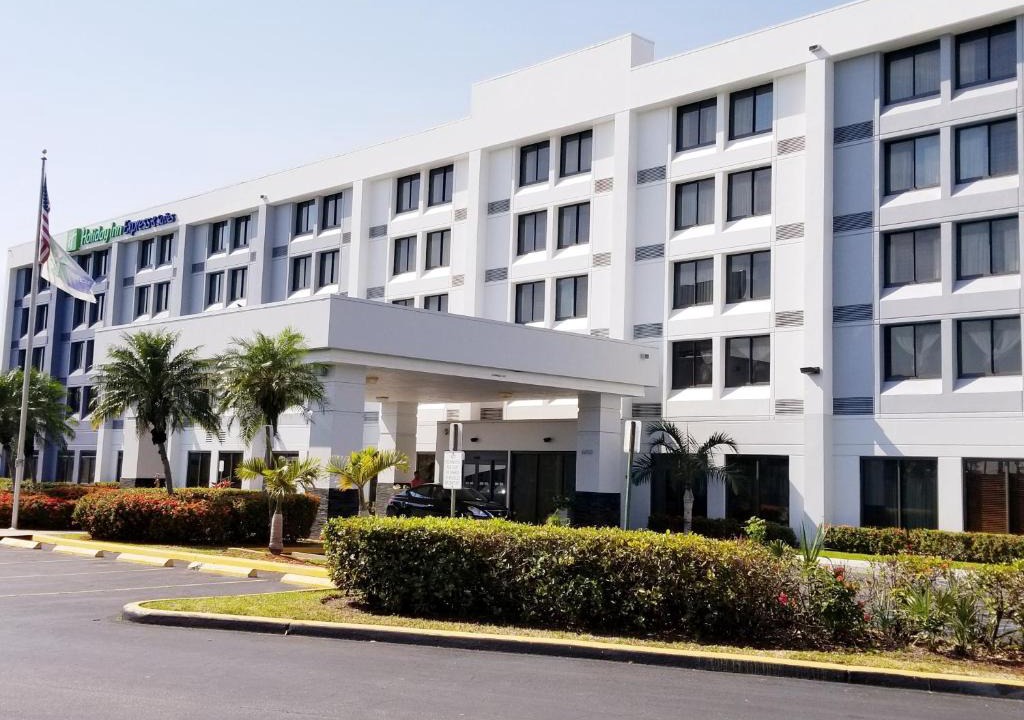 Hialeah Hotel | Holiday Inn Express & Suites Miami - Hialeah by IHG