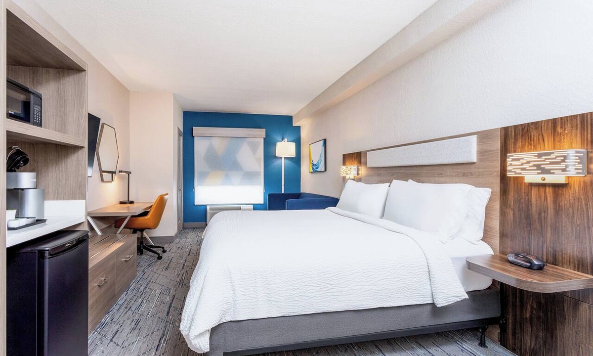 National Gardens Hotel | Holiday Inn Express & Suites Ormond Beach - North Daytona by IHG