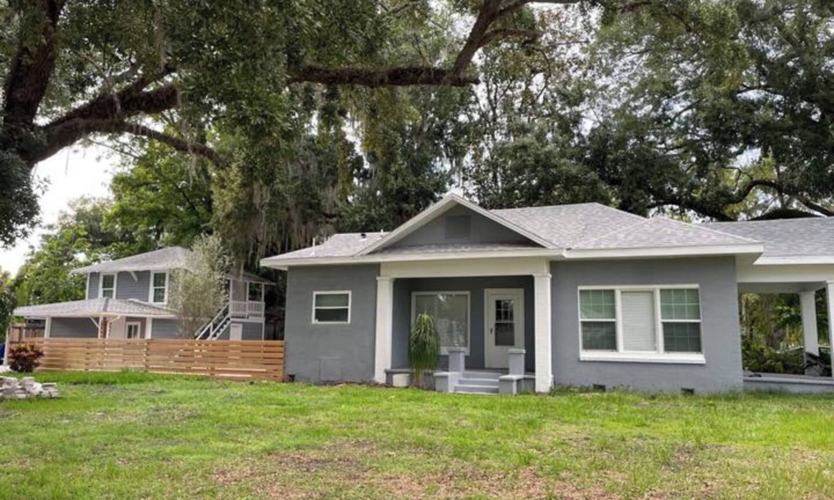 Winter Garden House | House 2 Bedrooms/2 full bathrooms Downtown Winter Garden
