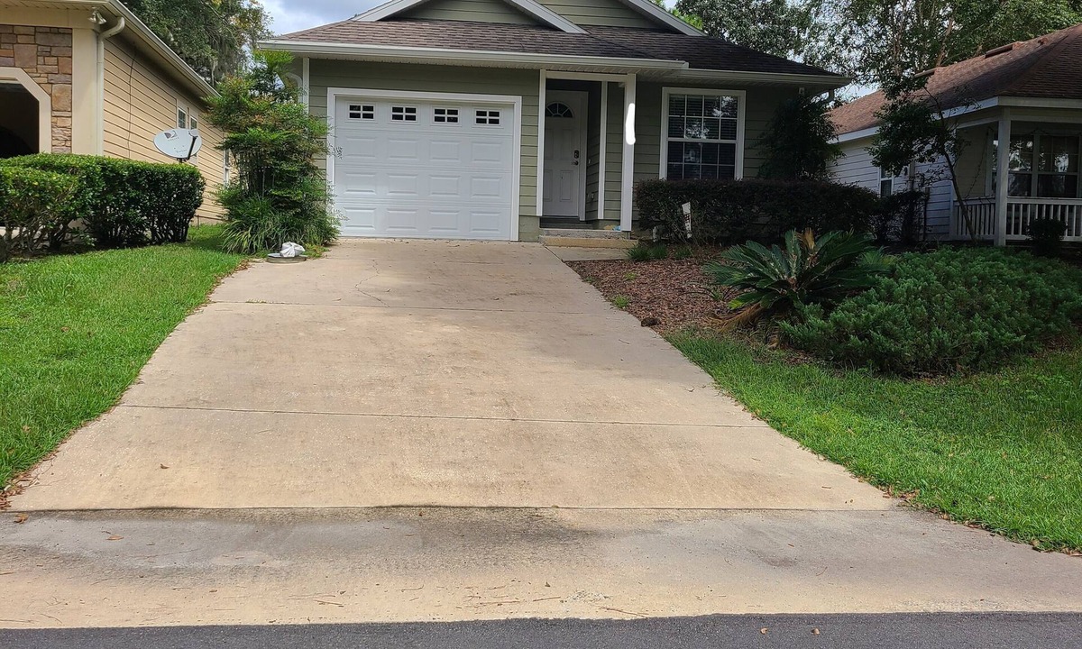 Alachua House | House on the 1st fairway. Close to FSU & Gainesville. Pet friendly.