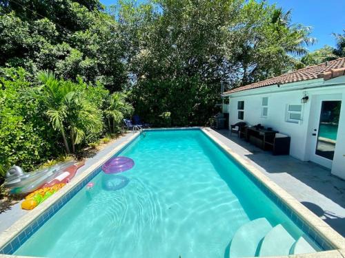 Biscayne Park House | HOUSE WITH POOL, 10 MINS DRIVE TO THE BEACH!