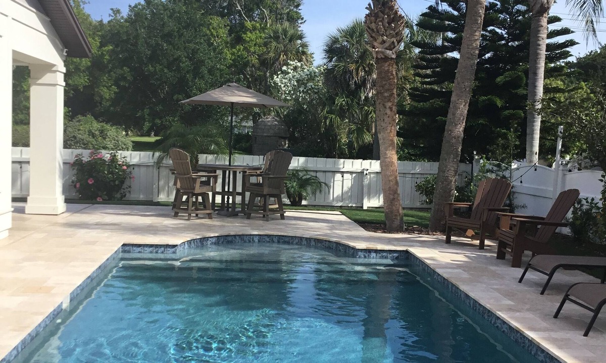 St. Augustine House | Huge Luxury Pool Home on the island, Bridge of Lions, City, Beach,5 Star Awaits!