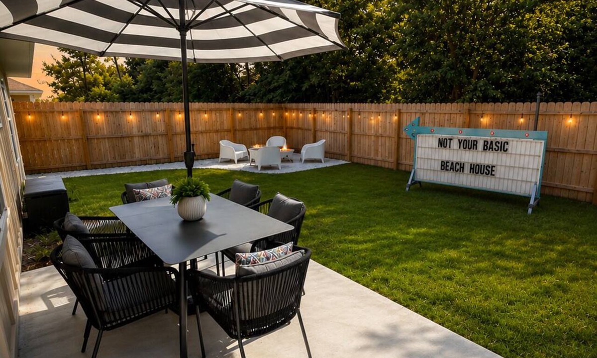 Foley House | Insta-worthy pet-friendly getaway near OWA Tropic Falls, beach, and The Wharf.