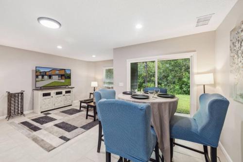 Doctors Inlet House | Isabella Ct Townhome