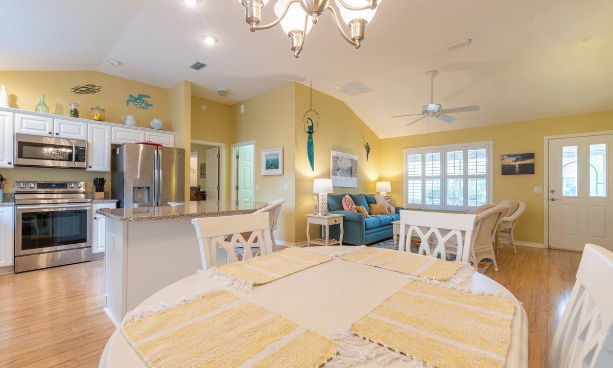Hadley House | Island Time Inn - 3/2 w/Golf Cart in The Village of Hadley