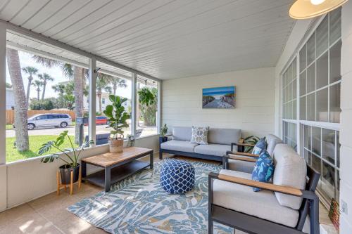 Atlantic Shores House | Jacksonville Beach Home with Yard, Walk to Shore