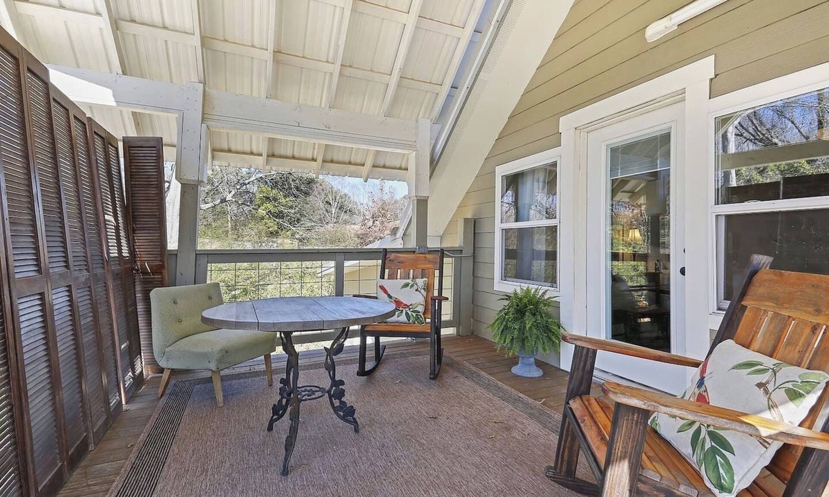 St. Francisville Apartment | Jasperilla Music Loft