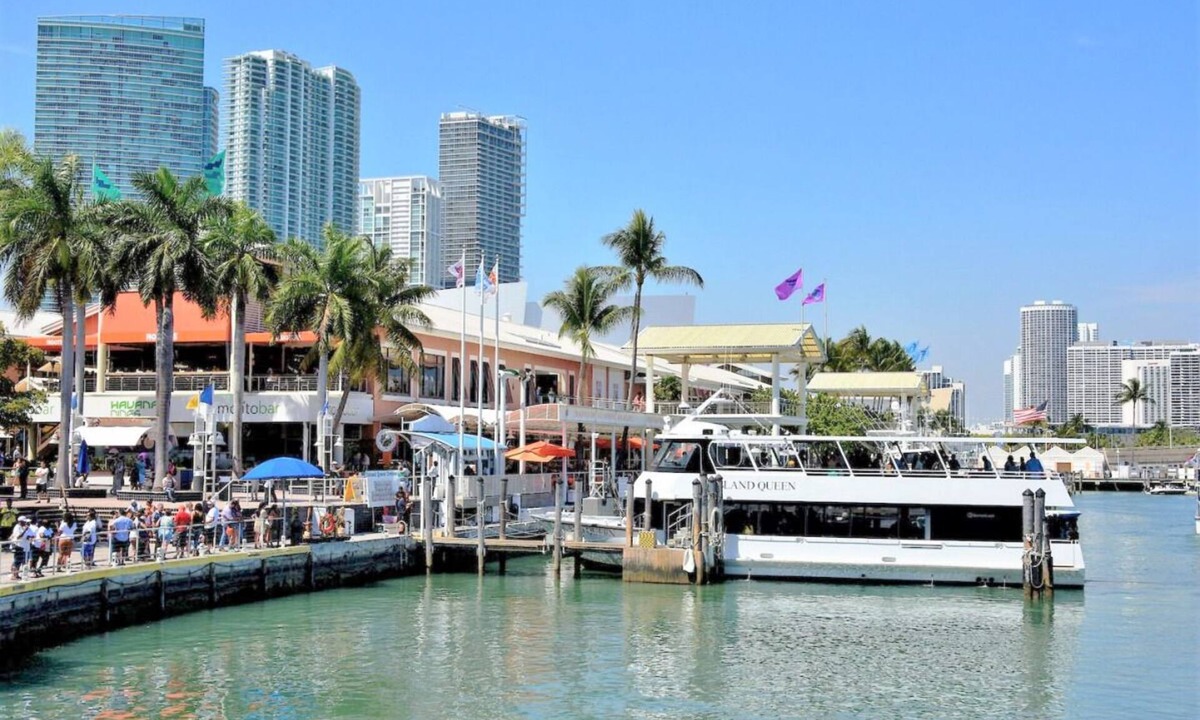 Seybold Hotel | Just What You Were Looking For! 3 Spacious Rooms, Close to Downtown Miami!