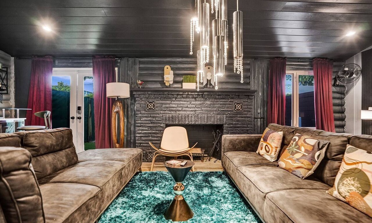 Wilton Manors Cottage | Kiki Grand Suite - Men's Clothing optional Guest House in Wilton Manors