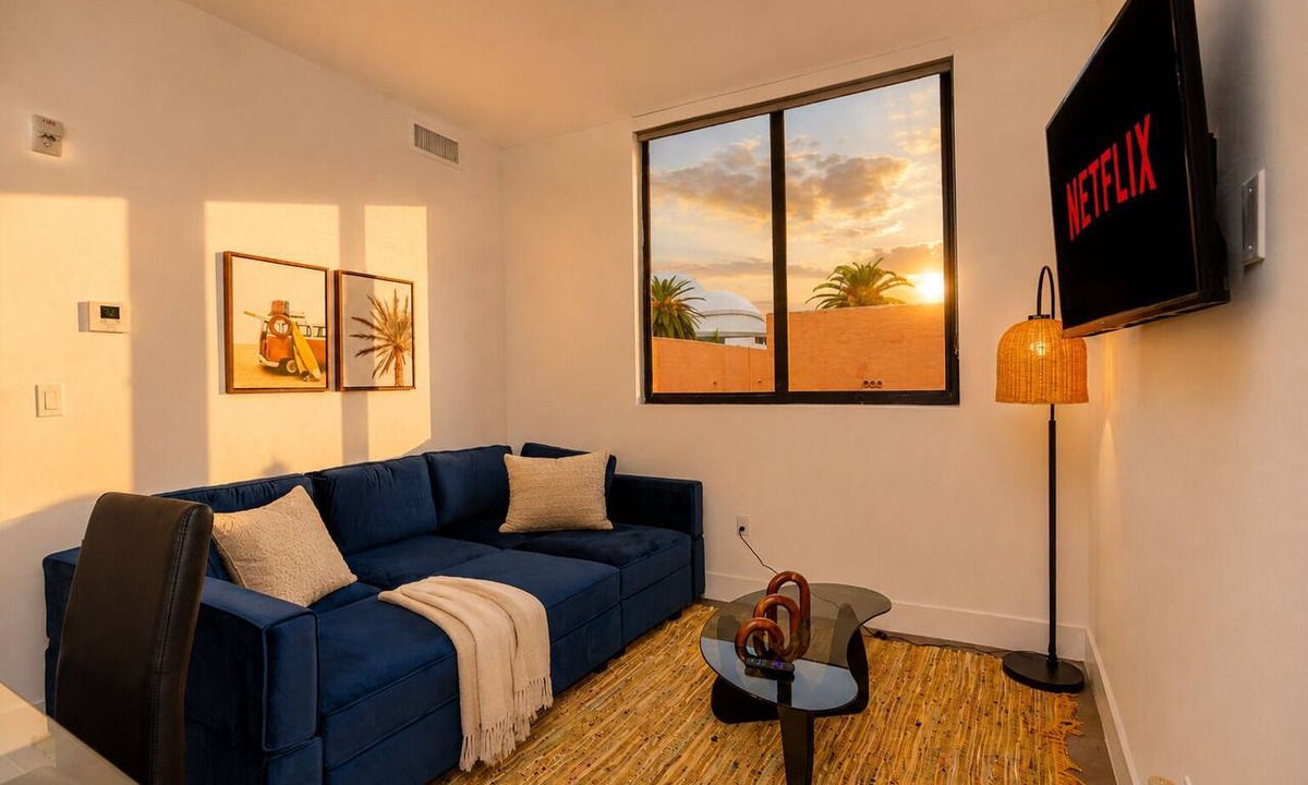 East Little Havana Apartment | King Bed 2B/2Ba Oasis minutes to Brickell 6 guests