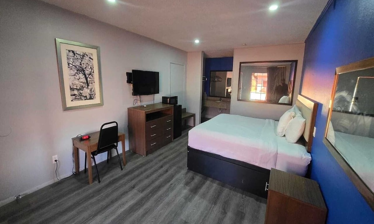Prentiss Apartment | King Bed|Smoking|Prentiss, MS