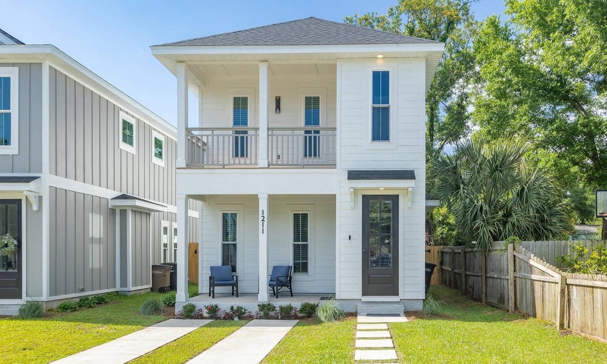 Sanders Beach House | King Beds, Pool, Close to Downtown