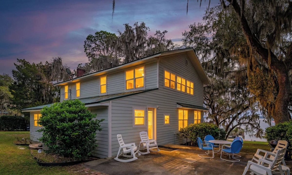 Starke House | Kingsley Lake Home w wide lawn, dock, central air, 4 kayaks. Near Camp Blanding