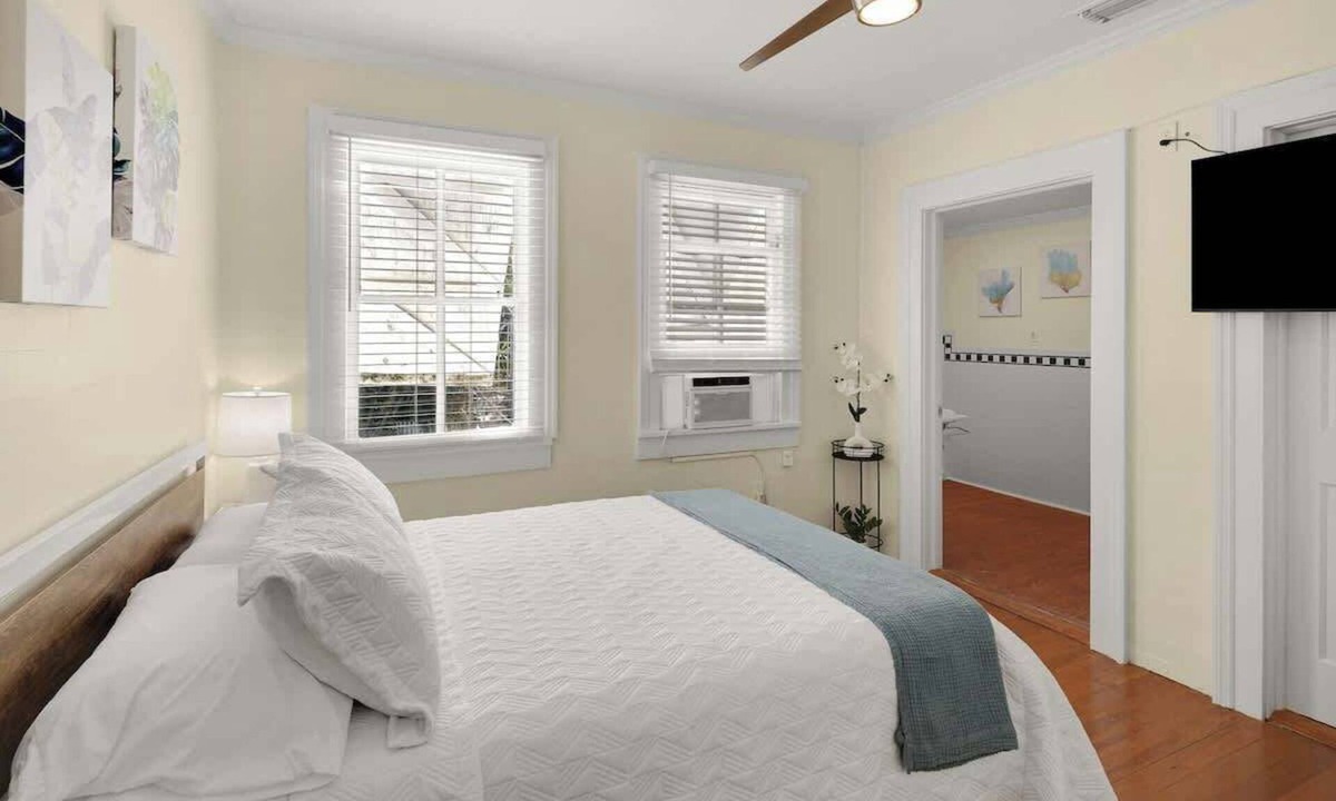 Historic Seaport House | Knowles House/Free onsite parking/Close to Duval