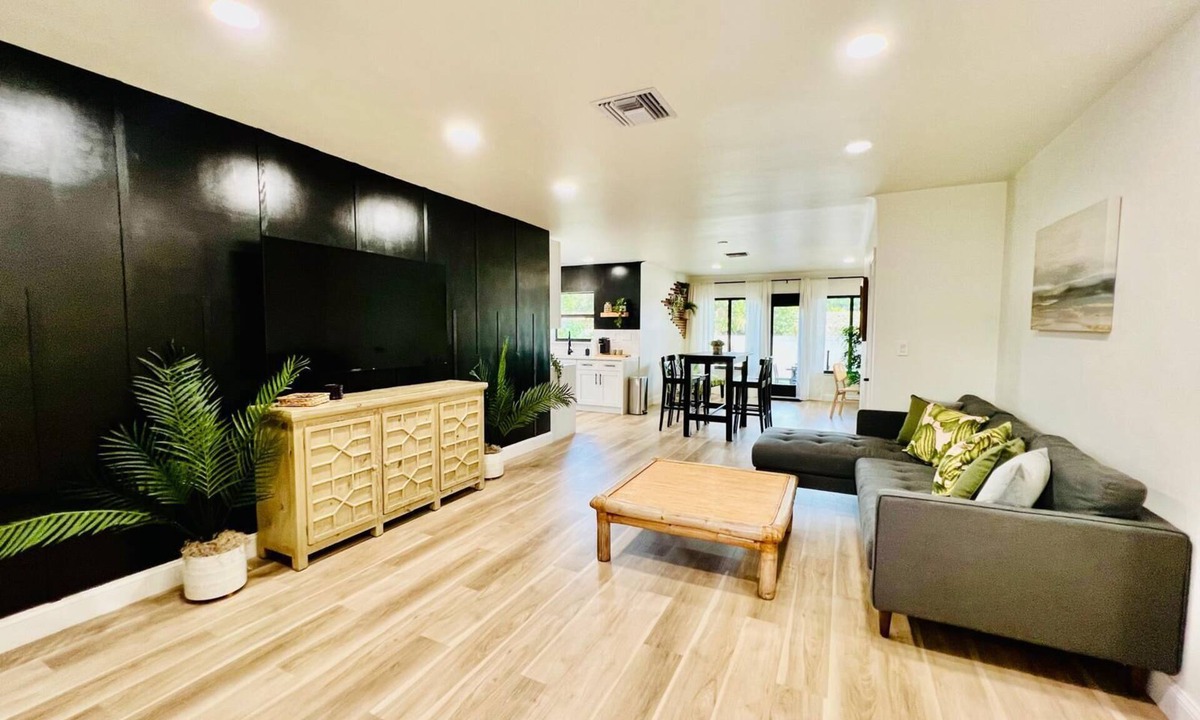 Lake Worth House | Kokomo Beach House! 2-bedroom home <1 mile to downtown & 2 miles to the beach!