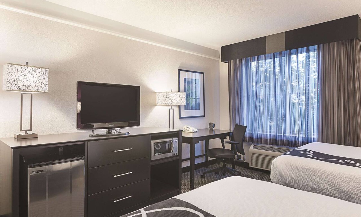 Survey Creek Hotel | La Quinta Inn & Suites by Wyndham Fort Lauderdale Tamarac
