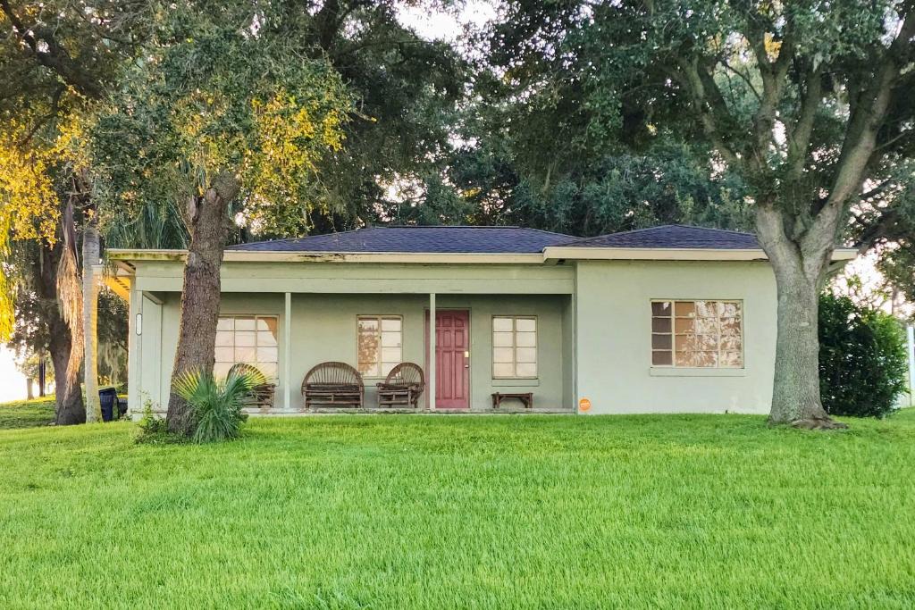 Auburndale House | Lake Views & Private Porch: Auburndale Family Home