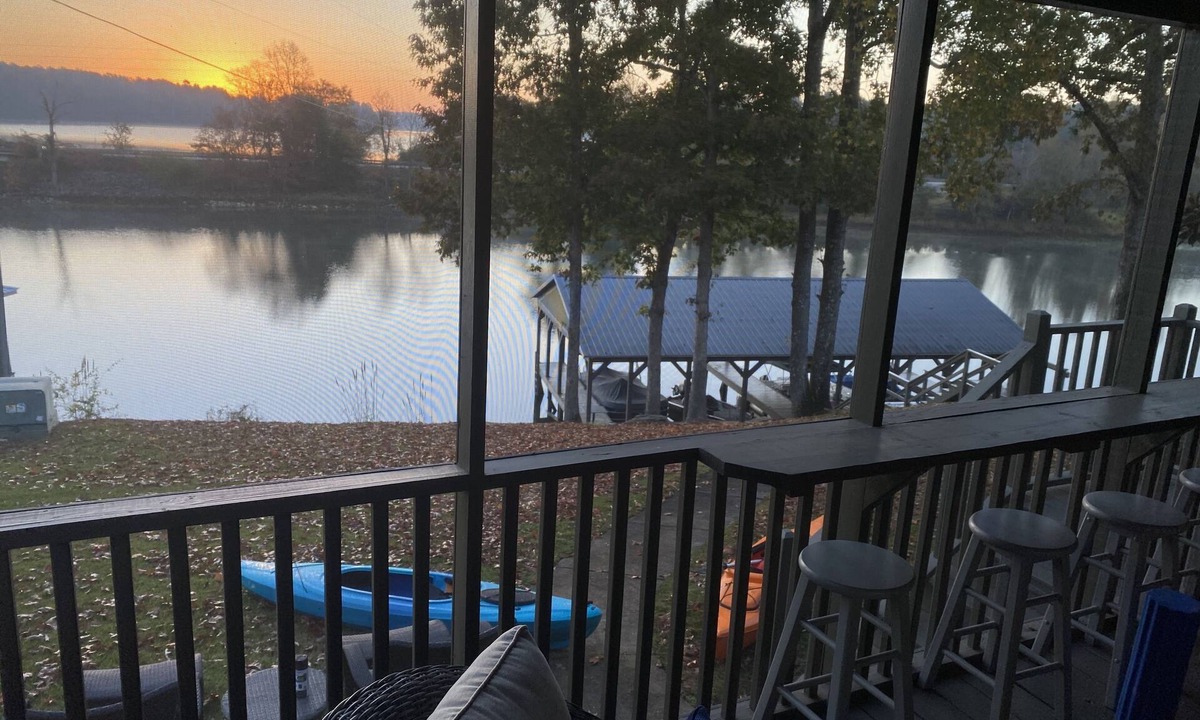 Northport Condo | Lakefront Condo on Lake Tuscaloosa. Perfect for summer fun and football weekends