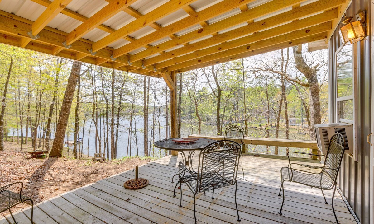 Delta Cabin | Lakefront Delta Cabin Rental w/Boat Dock + Deck!