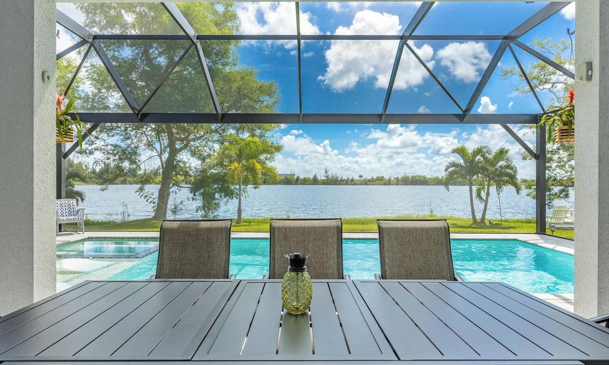 Mariner House | Lakefront Estate W/3 King Beds, 5 Bedrooms, Pool & Spa, Pool Table, 3129 Sq Ft