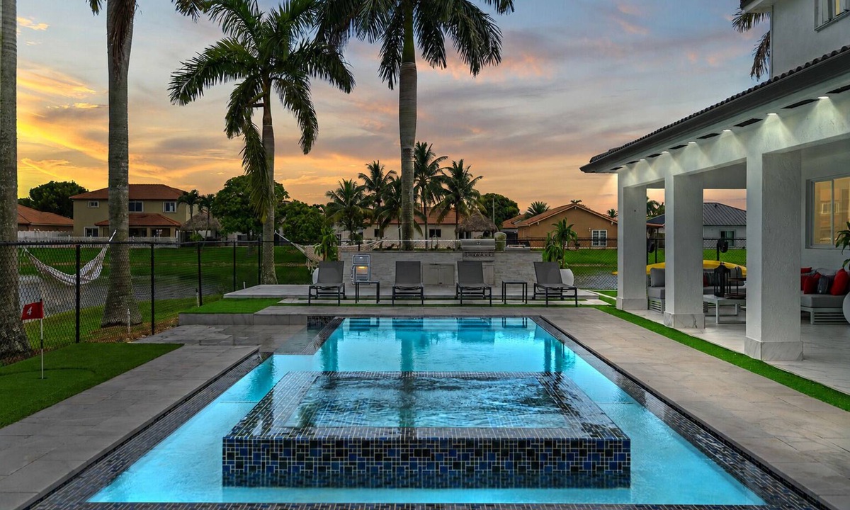 Ludlam House | Lakefront Lux Villa w/Games, Spa, BBQ, Pool & Fun