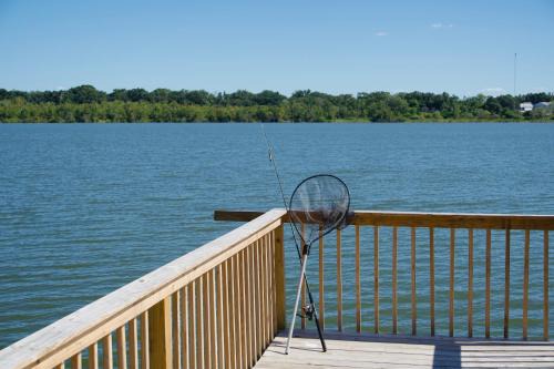 Lakeland House | Lakefront - Private Fishing Dock - Ample Parking