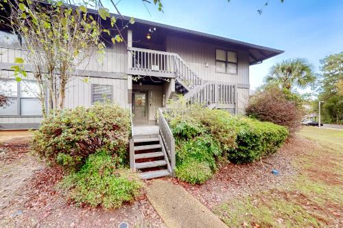 Diamondhead House | Lanai Village Condo w/Pool & Tennis! Dog Friendly