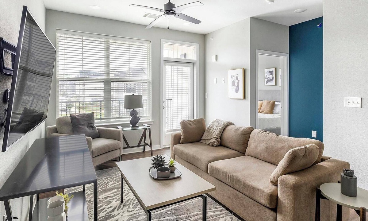 Madison Apartment | Landing | Modern 1BD, Pool, Gym