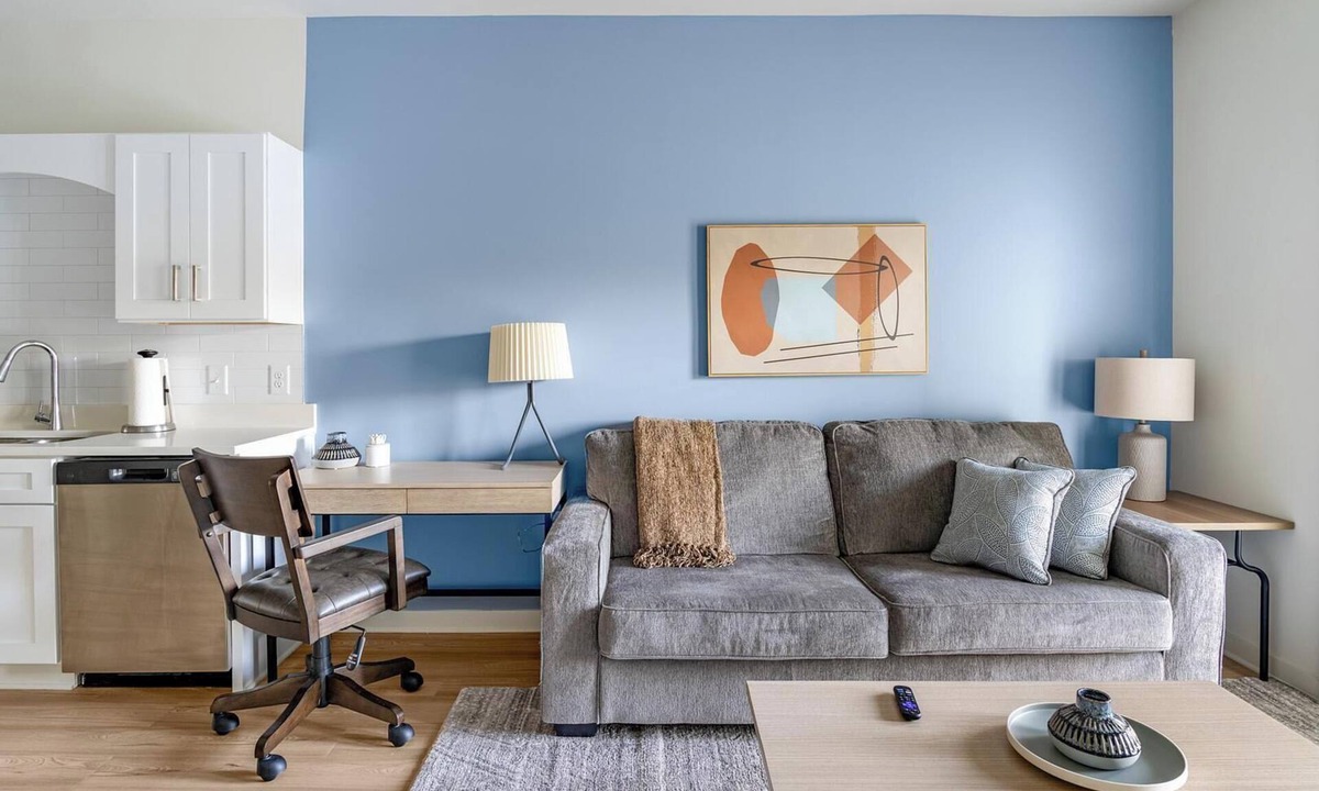 Bellview Apartment | Landing | Stylish 1BD, Pool, Gym